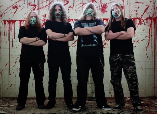 Vasectomy - fantje s krvavimi maskami, ki so doma pozabili kitaro